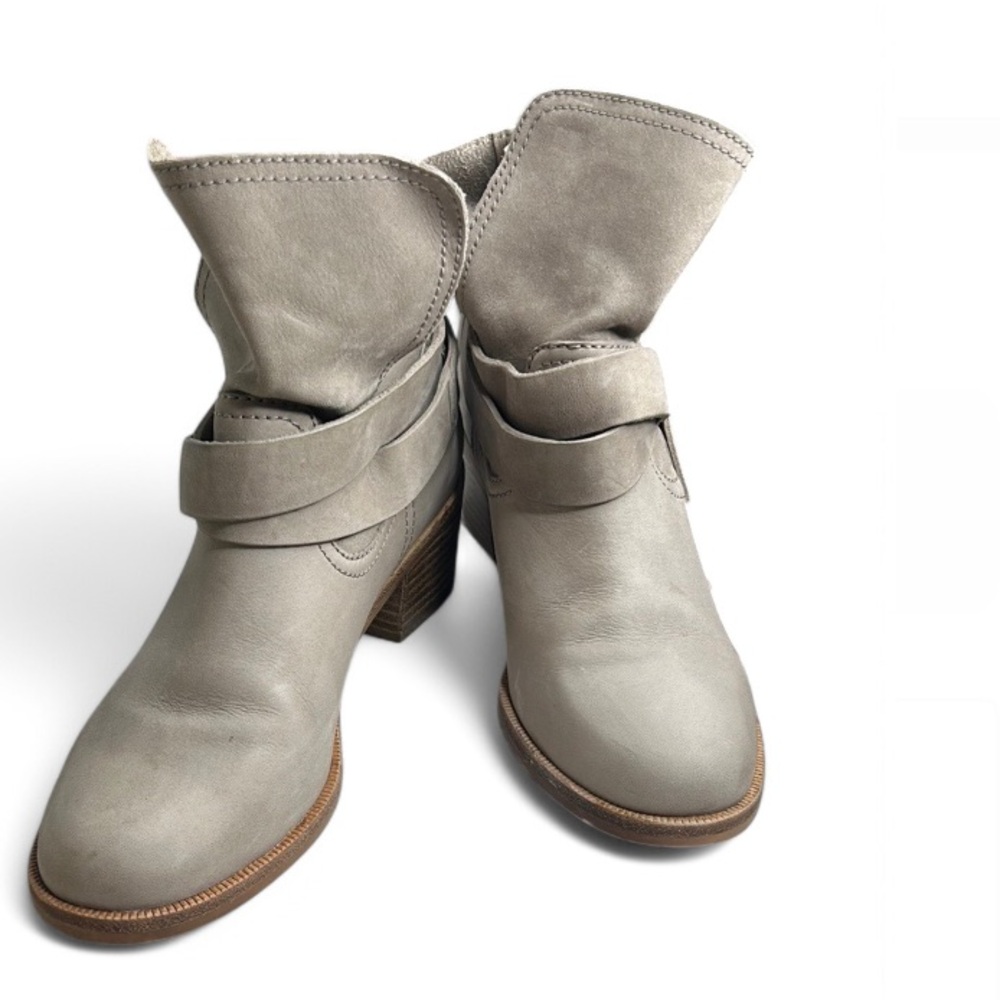 UGG Australia Elora Sahara Genuine Smooth Leather Stacked Heel Ankle Boot Size 5